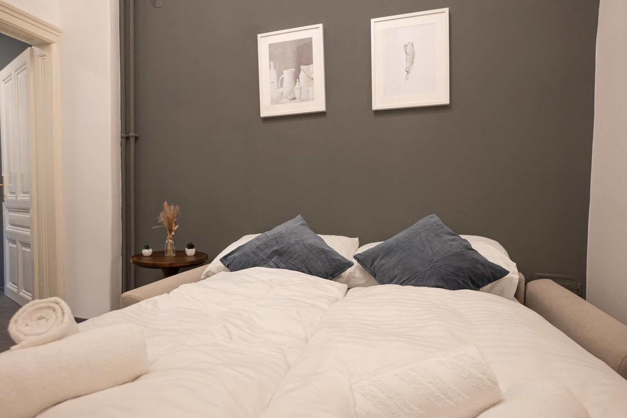 Appartement 2-room In A 1st District Of *