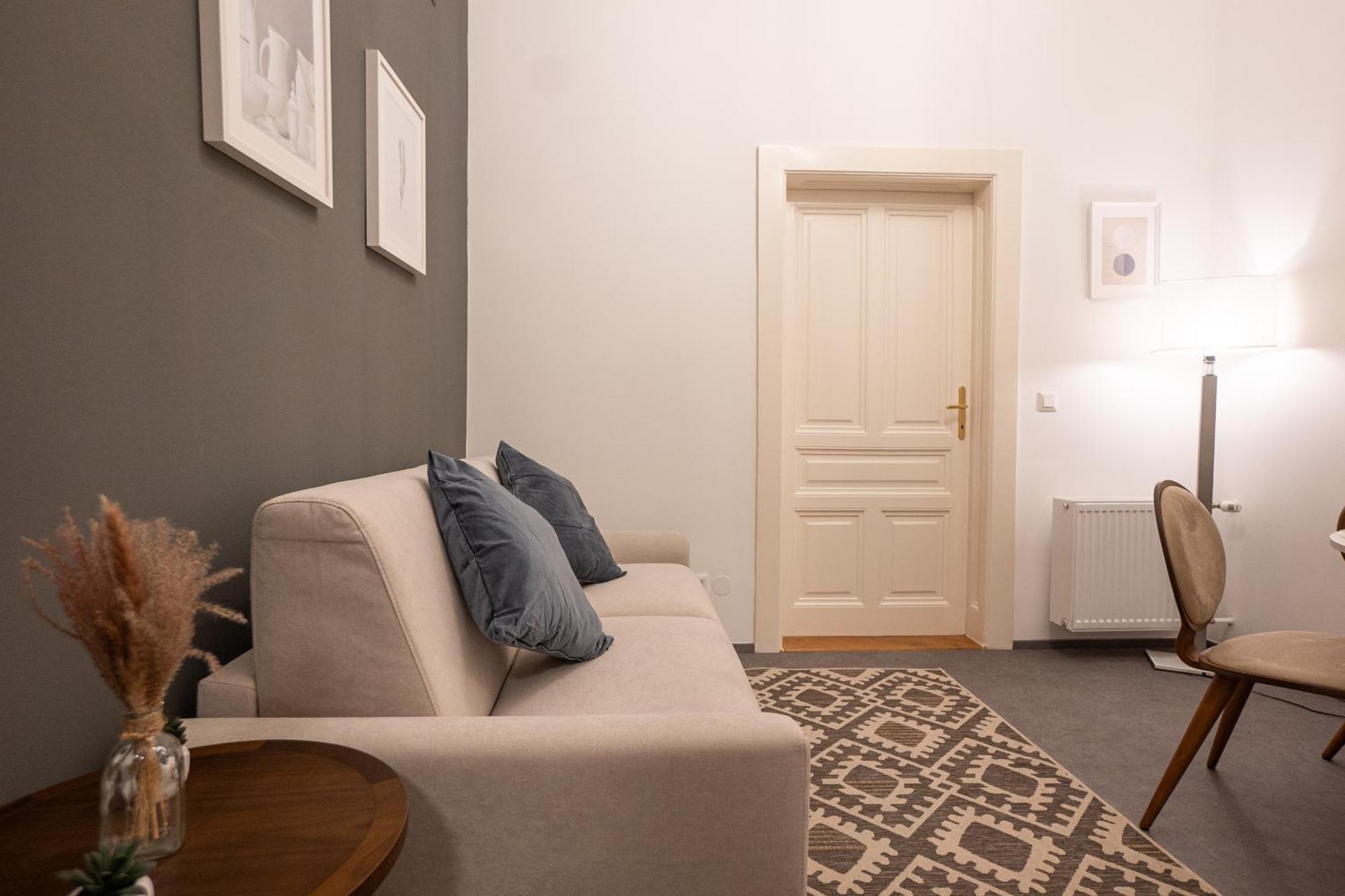 2-room In A 1st District Of Appartement