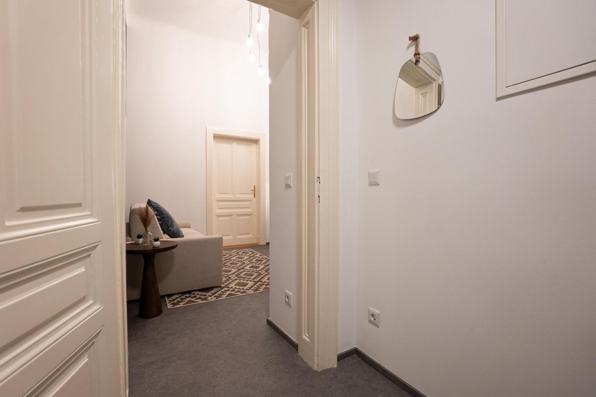 Appartement 2-room In A 1st District Of