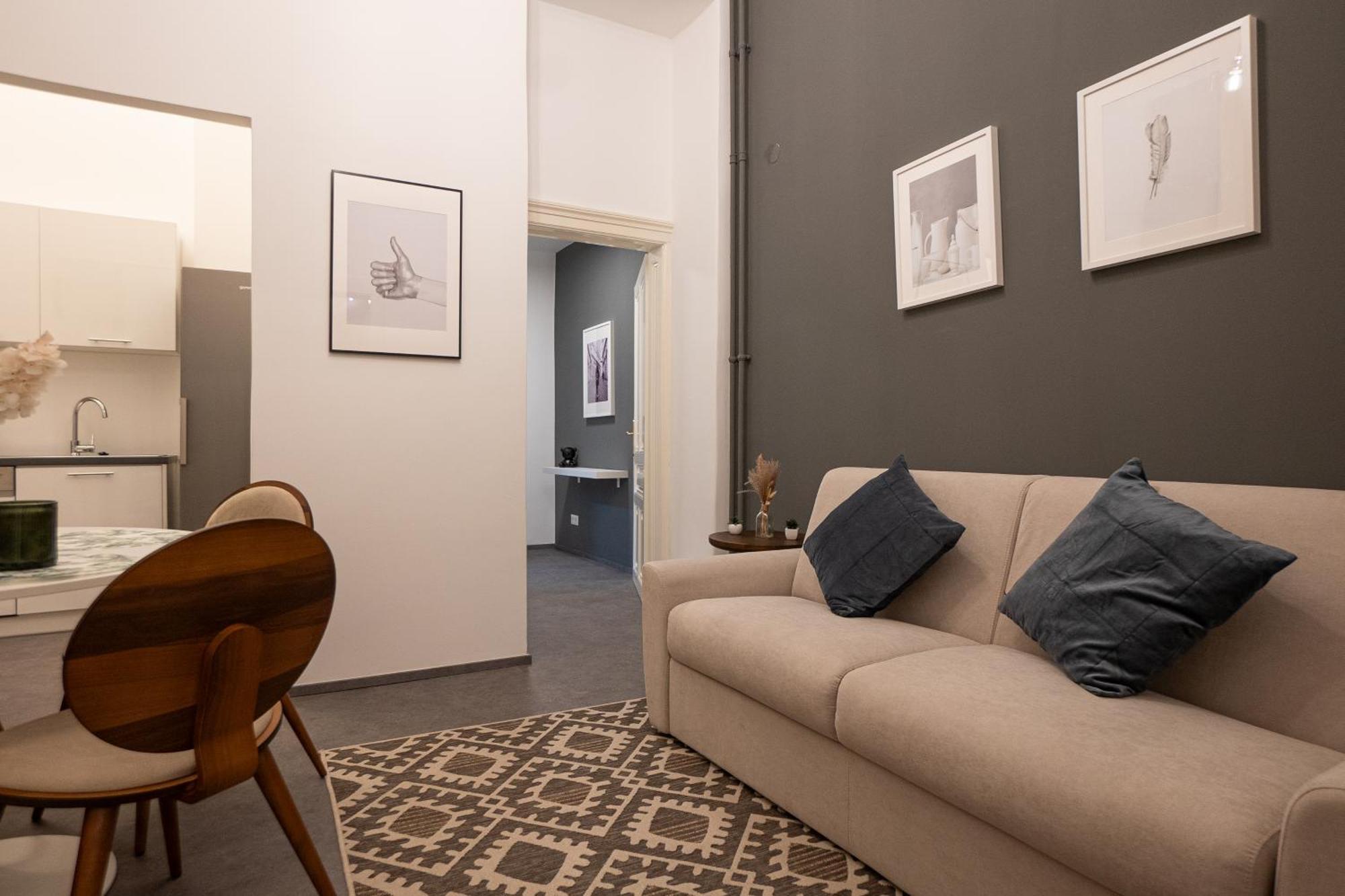 Appartement 2-room In A 1st District Of